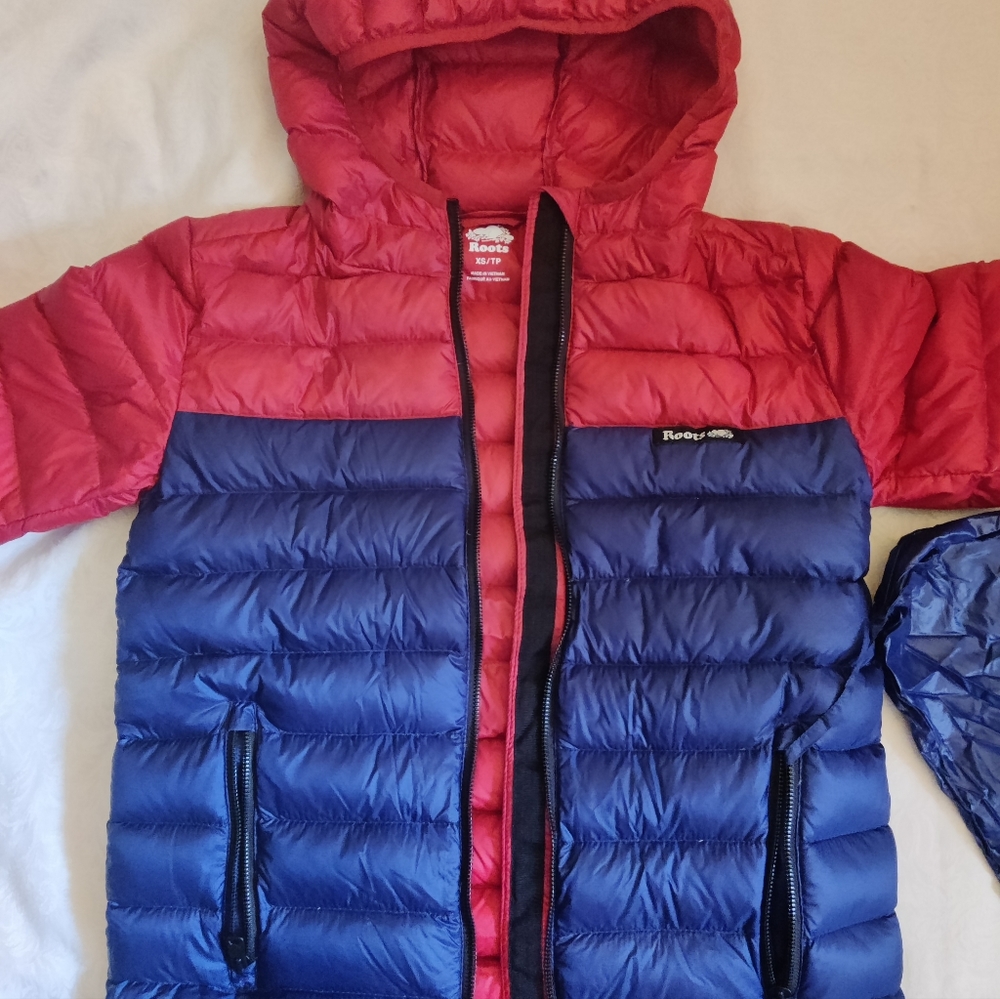 Roots zip down packable down filled jacket - red and blue, size XS